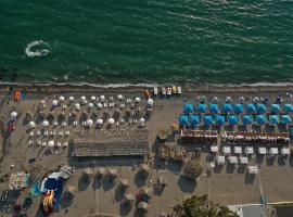 At the sea, alloggio vicino alla spiaggia a Sukhum