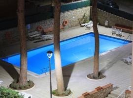 Precioso apartamento con piscina., отель в Пальсе