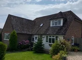 Entire home to rent - Beautifully presented detached chalet bungalow in Midhurst, West Sussex