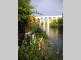 Appartement à FONTAINE DE VAUCLUSE, hotel v destinaci Fontaine-de-Vaucluse