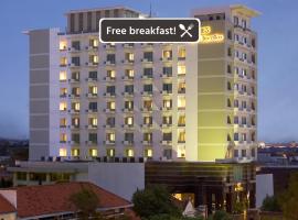 Hotel Santika Pandegiling - Surabaya, ξενοδοχείο στη Σουραμπάγια