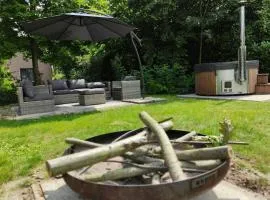 Vrijstaande 6 persoons Bungalow hottub en pizzaoven op vakantiepark