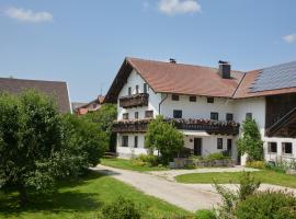 Beim Dobler: Höslwang şehrinde bir çiftlik evi