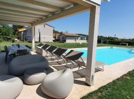 Marlia Villa Sleeps 8 with Pool Air Con and WiFi, hotel in Marlia
