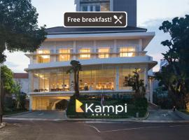 Kampi Hotel Tunjungan - Surabaya, hotel near Submarine Monument, Surabaya