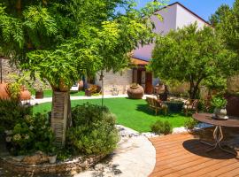 Listed Villa in Laneia, hotel v destinaci Lania