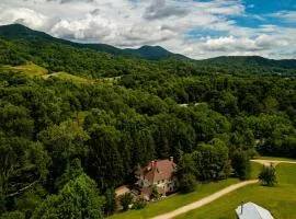 Engadine Inn and Cabins