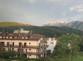 Appartamento Fiore Rocca, hotel cu parcare din Rocca di Mezzo