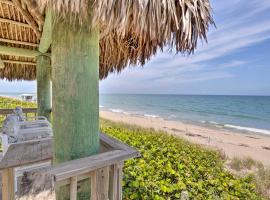 Boat Lovers Paradise Walk to Private Beach!, cottage in Jensen Beach
