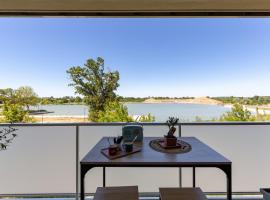 Studio balcon vue lac, près de Spirou Naruto, Wave Island à Monteux, hotel di Monteux