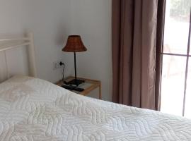 Kandis Place, bed and breakfast a Metamorfosi