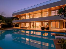 Reflection House by StayVista with Pool, Terrace bar, Indoor games & Exquisite interiors in a nutshell, villa in Alibaug
