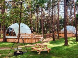Planeta Glamping, kamp sa luksuznim šatorima u gradu Zalesie Górne