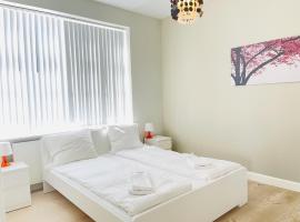 aday - 2 bedroom with modern kitchen and free parking, отель в Ольборге