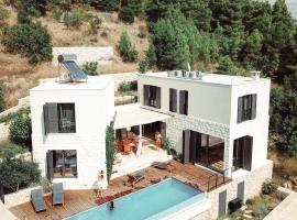 Villa FORTE-Exclusive Retreat, Heated Infinity Pool & Amazing Views, Hotel in Mimice