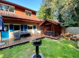 Charming house in the woods with private wellness, hotel cerca de Club de golf Rinkven, Schilde
