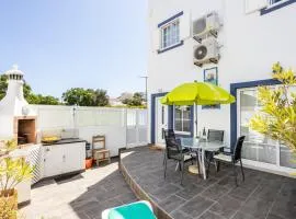 Newly renovated 2 bedroom townhouse - close to Salema Beach