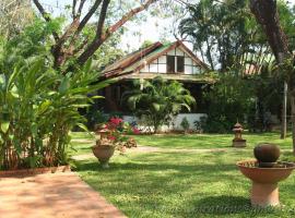 Secret Garden Chiangmai, отель в городе San Kamphaeng, рядом находится Деревня Бо Санг