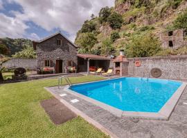Casa da Pedra by Amazing Madeira, hotel in Santana