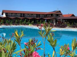 Aqua Club Elatis, hotel em Avrig