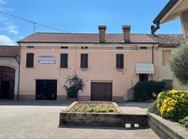 Agriturismo Corte Manzoglio: Gazzuolo'da bir otoparklı otel