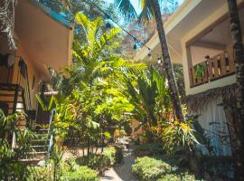 Colibri Apartments - 4 min walk to the Beach!, hotel en Playa Santa Teresa