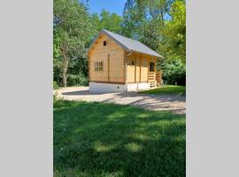 L'orée des bois , détente et calme ., hotell med parkeringsplass i Mésigny