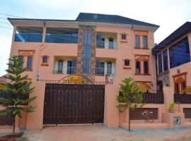 JOLENE APARTMENTS AND SUITES, hotel in Asaba