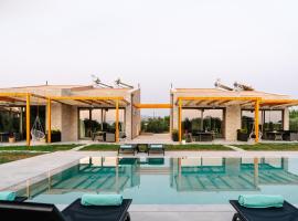 Irissa Suites, ξενοδοχείο με πισίνα σε Παραλία Ιρίων