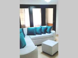 Apartment 3 bed, 2bath, and 2 free parking., hotel in Los Peralejos
