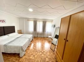 Garden Lodge Hostal Evencio，位于里瓦达维亚的旅馆