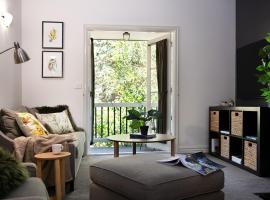 Lucini Cottage- wood fire and bush views, ξενοδοχείο σε Hepburn Springs