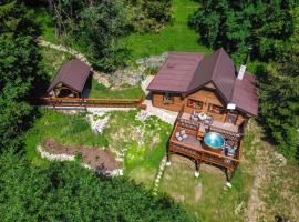 SOVIA WELLNESS CHATA s jacuzzi kaďou a saunou, Čingov, lodge en Smižany