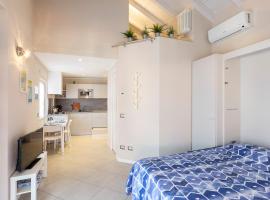 COME A CASA 19 - Romantic Studio, hotel in Massino Visconti