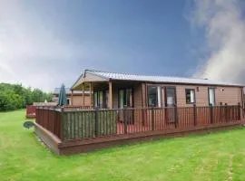 Heron Lodge with Hot Tub