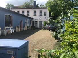 Kunstoase am blauen Haus, hotel blizu znamenitosti nakupovalno središče Elbepark Dresden, Dresden