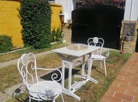 Room in Lovely cottage house Habitaciones en Chalet en Cadiz San Fernando, hotel in San Fernando