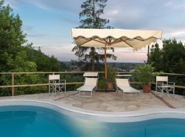 Villa Alta - Residenza d'epoca con piscina: San Giuliano Terme'de bir romantik otel