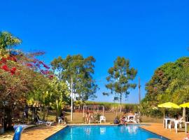 Pousada Dos Ypês, hotel with pools in Artur Nogueira