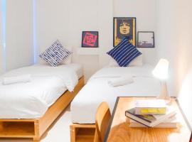 Tengah Tengah, hotel di Jakarta