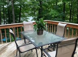 Tibbets Lake House, pet-friendly hotel in Traverse City
