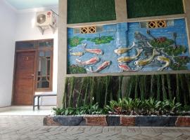 Raysha guest house, hotel in Triwung