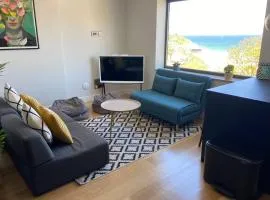 Beachside apartment in the centre of town