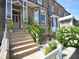 Westfield House - Characterful 7 bedroom townhouse, familjehotell i Skipton