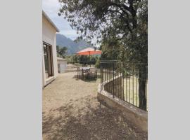 Villa familiale entre mer et montagne Corse, hotell nära Goria Lake, Soccia