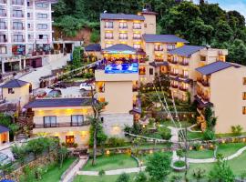 Bar Peepal Resort, hotel di Pokhara