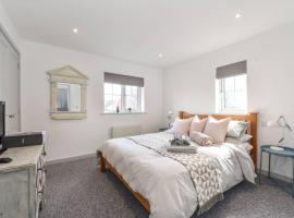 The Little House, boutique home near the sea, hotel in Chichester