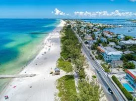 Cottage Haven-One Minute Walk To The Beach-Private Yards-Keyless Locks