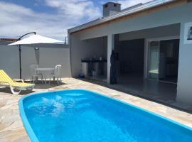 Casa Sol com piscina, kotedžas mieste Balneario Bara do Sulis