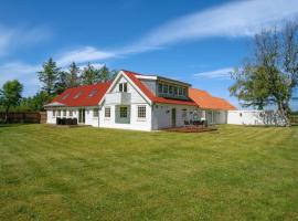 14 person holiday home in L kken, hotel com estacionamento em Lokken